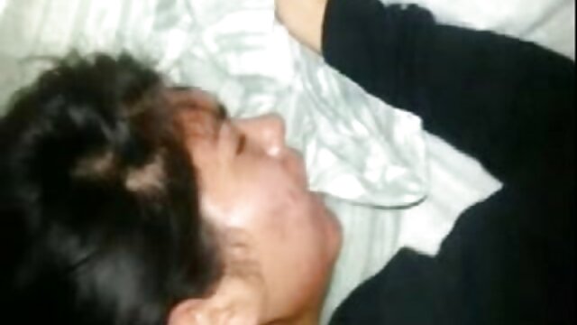 Fucked pirang antara silikon payudara dan menempatkan ayam di mencukur vagina seks 3gp
