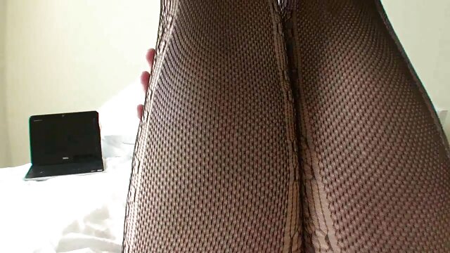 Keindahan di gym dipompa xvideoseks vaginanya dengan ayam besar.