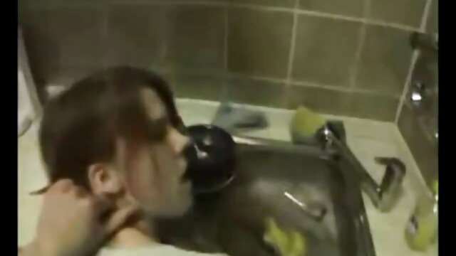 Kecantikan dengan sek hindi pantat elastis mengajar untuk menikmati enema