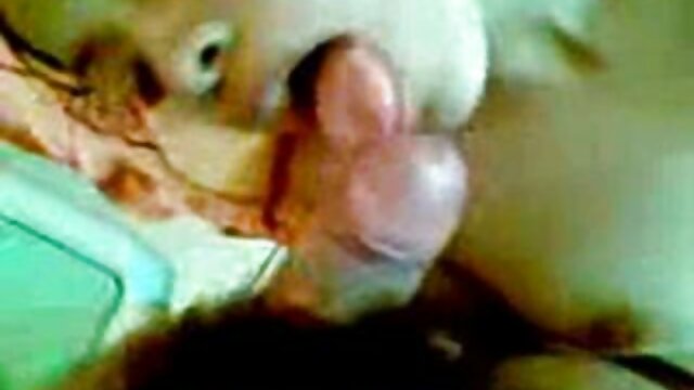 Gadis dengan xhamster seks tarian seksi.