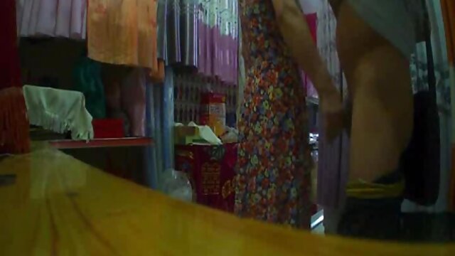 Individu xnxxx sek Eropa dan striptis sensual
