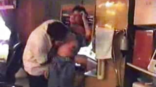 Jalang hot seks artis Mega mendapat dipukul dan kacau di dapur.