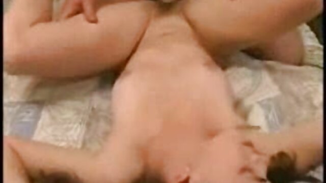 Gadis video sek thai keren dengan mata biru memberikan Blowjob Hitam
