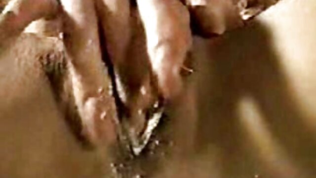 si seksi mengambil dua cocks pada saat yang sama. hentai seks